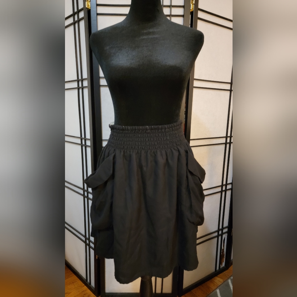 H&M High Waisted Black Skirt w/Pockets